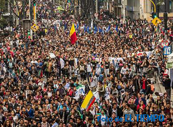 Protesta en una calle de Bogotá